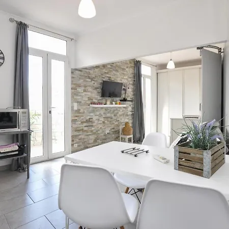 Beautiful In With Kitchen Appartement Nice